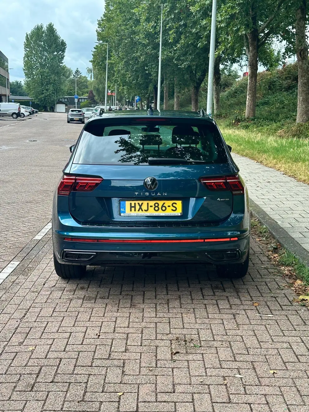 Volkswagen Tiguan VW Tiguan 2.0 TSI 190pk 4 DSG Nightshade Blue Metallic uit 2021, foto 7