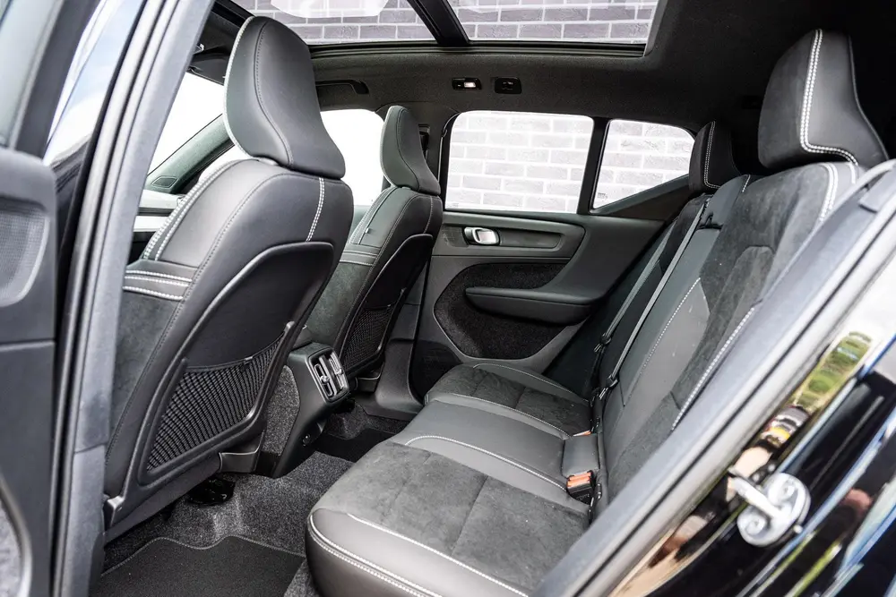 Volvo XC40 2.0 B4 Plus Black Edition | Trekhaak | Lichtmetal uit 2026, foto 10