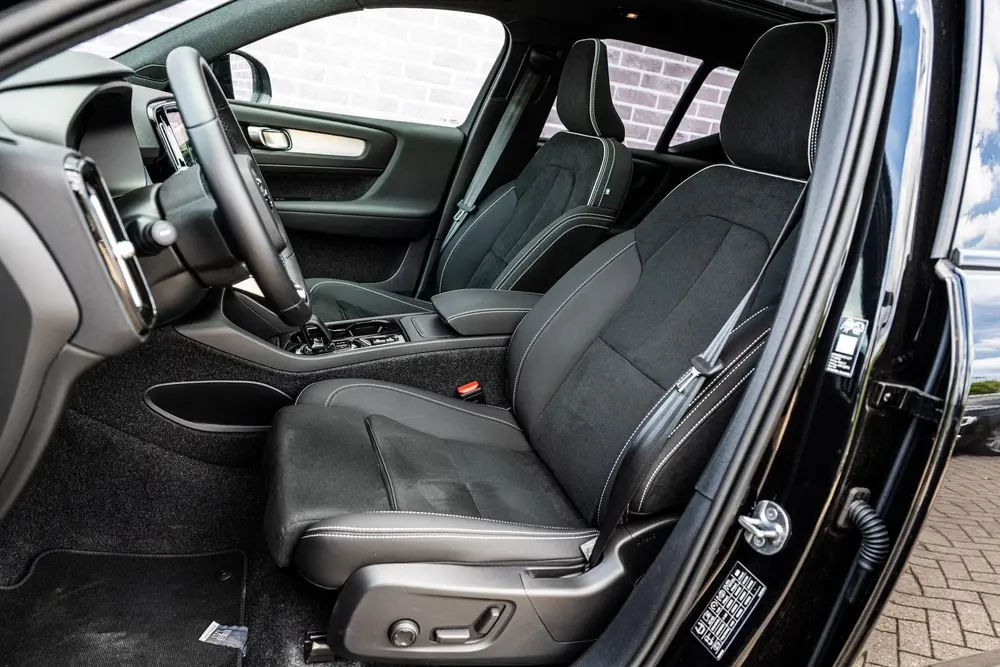 Volvo XC40 2.0 B4 Plus Black Edition | Trekhaak | Lichtmetal uit 2026, foto 8
