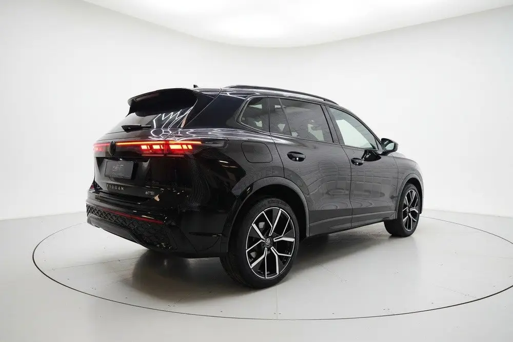 Volkswagen Tiguan 1.5 eTSI 3x R Line PANO IQ HEAD UP H&K 360 uit 2024, foto 6