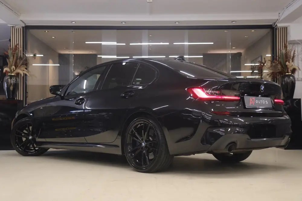 BMW 3-Serie 330i High Executive PANO/CARPLAY/SFEER/HK/HUD/VO uit 2020, foto 2