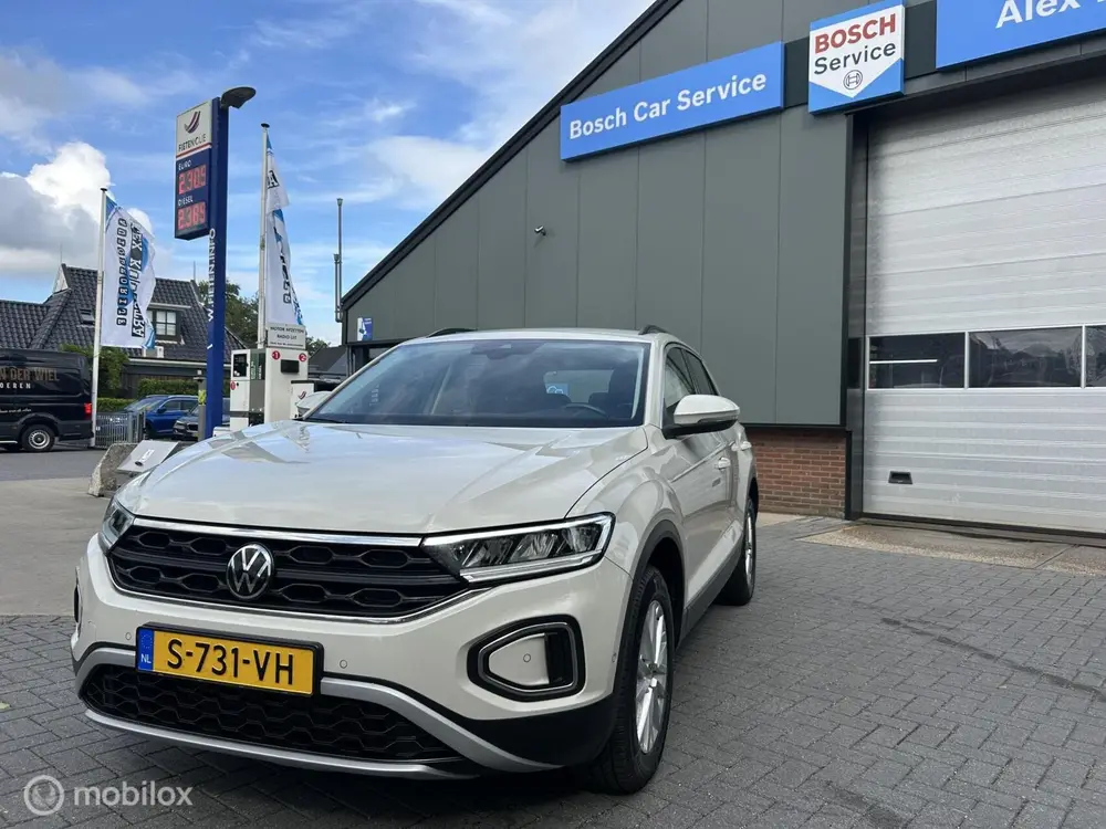 Volkswagen T-Roc 1.0 TSI Life uit 2023, foto 16