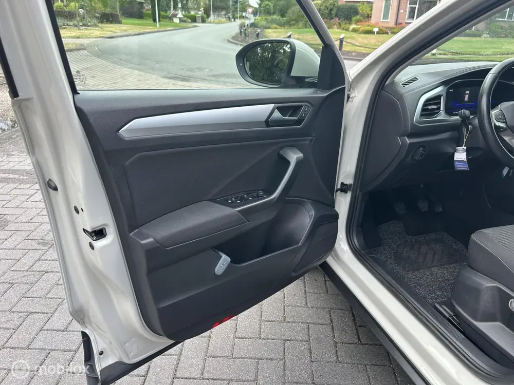 Volkswagen T-Roc 1.0 TSI Life uit 2023, foto 19