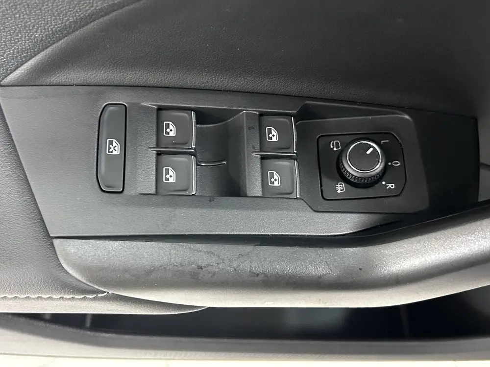Volkswagen T-Cross 1.5 TSI R-Line Edition Trekhaak| Navi | C uit 2025, foto 17