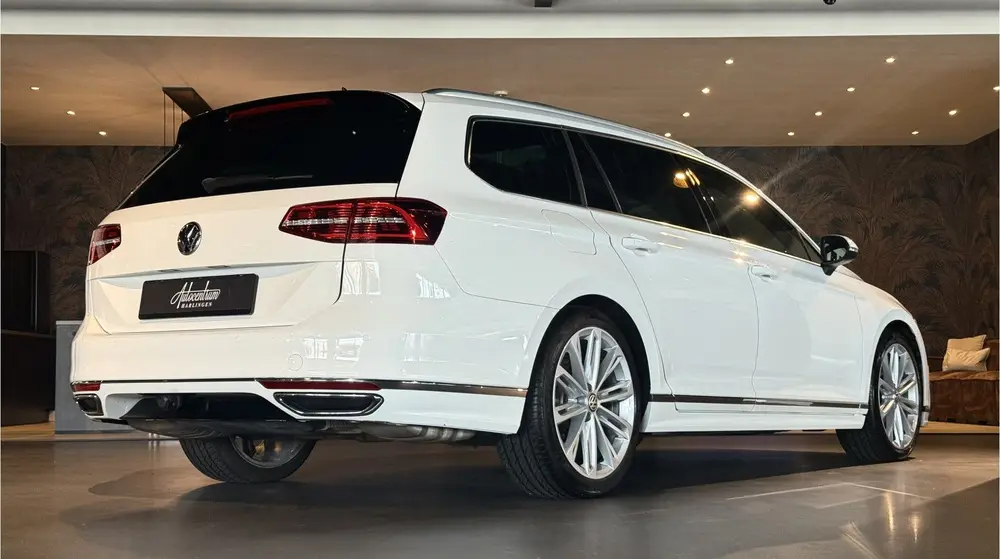 Volkswagen Passat Variant 1.5 TSI R-LINE I PANO I DSG I LEDE uit 2019, foto 17