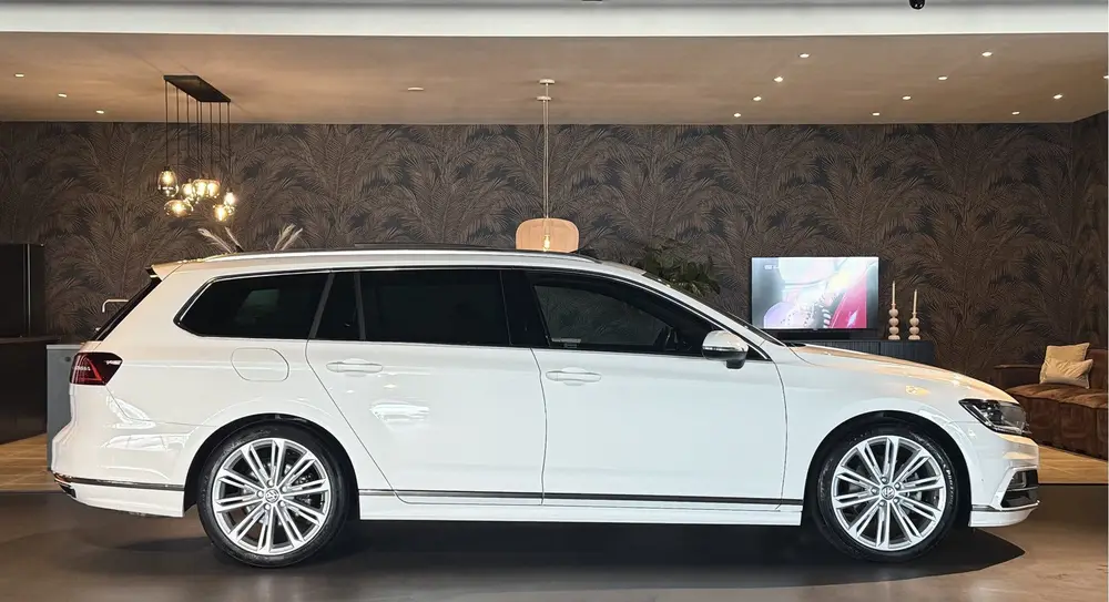 Volkswagen Passat Variant 1.5 TSI R-LINE I PANO I DSG I LEDE uit 2019, foto 6