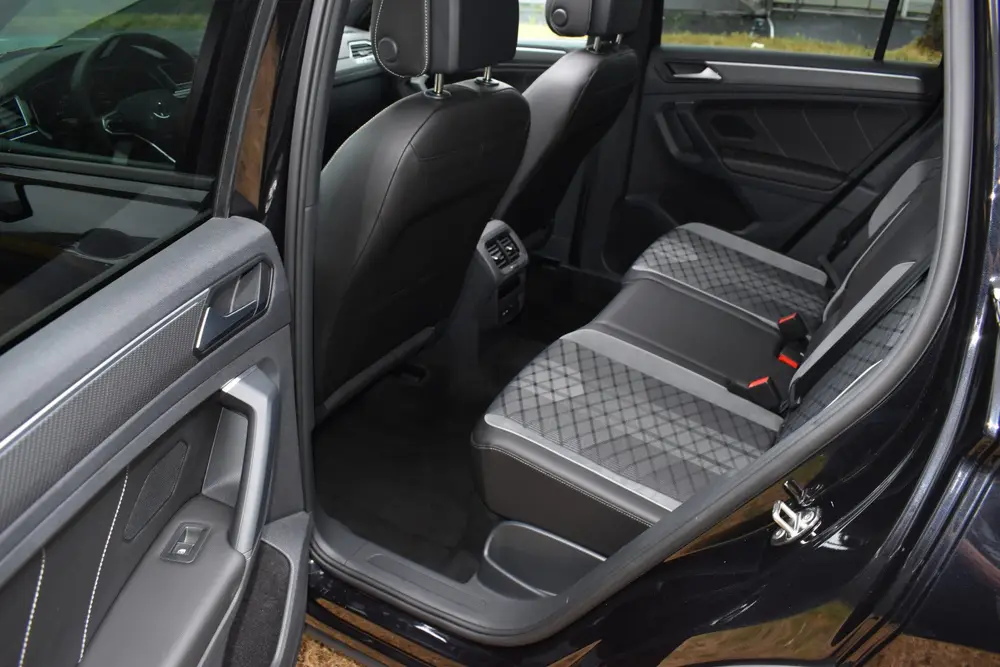 Volkswagen Tiguan 1.4 TSI eHybrid R-Line Business+ Facelift uit 2022, foto 11