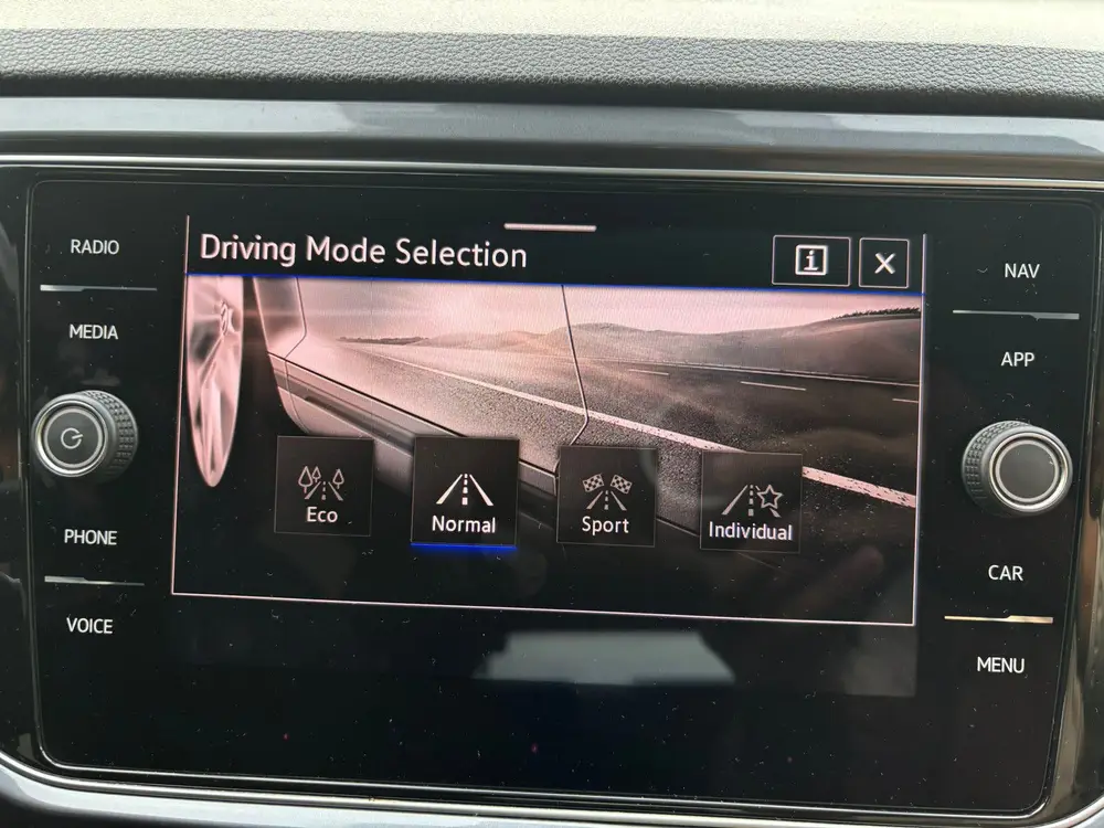 Volkswagen T-Roc 1.5 TSI R-LINE DSG 150 PK uit 2021, foto 14