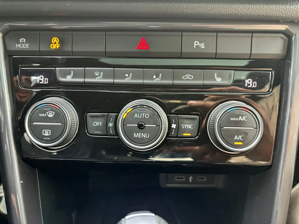 Volkswagen T-Roc 1.5 TSI R-LINE DSG 150 PK uit 2021, foto 17