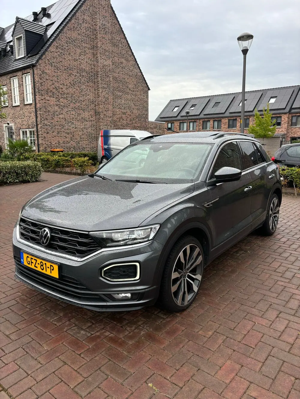 Volkswagen T-Roc 1.5 TSI R-LINE DSG 150 PK uit 2021, foto 2