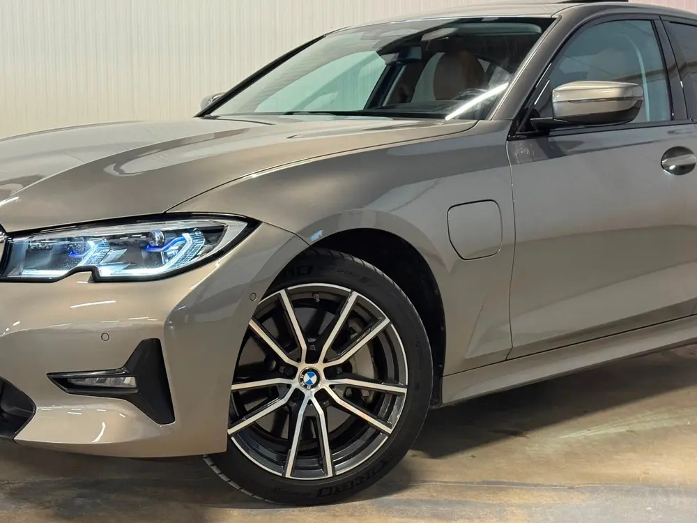 BMW 3-Serie 330e High Executive | M-SPORT | SCHUIF/KANTEL | uit 2019, foto 7