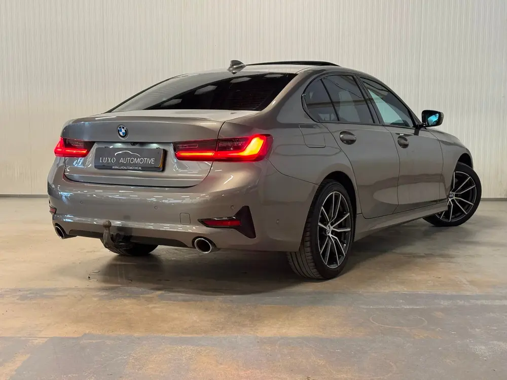 BMW 3-Serie 330e High Executive | M-SPORT | SCHUIF/KANTEL | uit 2019, foto 8