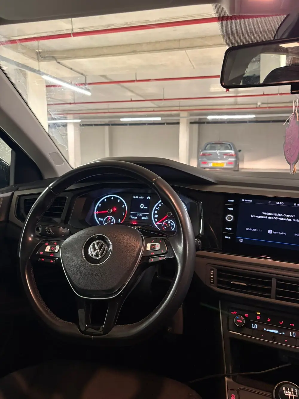 Volkswagen Polo 1.0 TSI 95pk 2020 Zwart uit 2020, foto 13