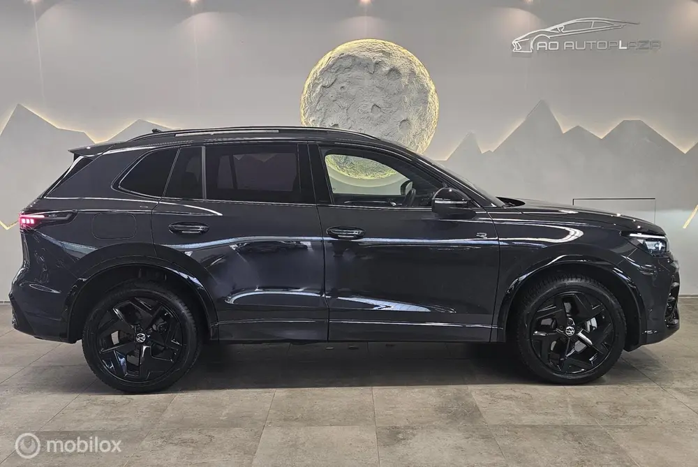 Volkswagen Tiguan 1.5 eHybrid 3x R-Line Panorama/Black Style uit 2024, foto 10