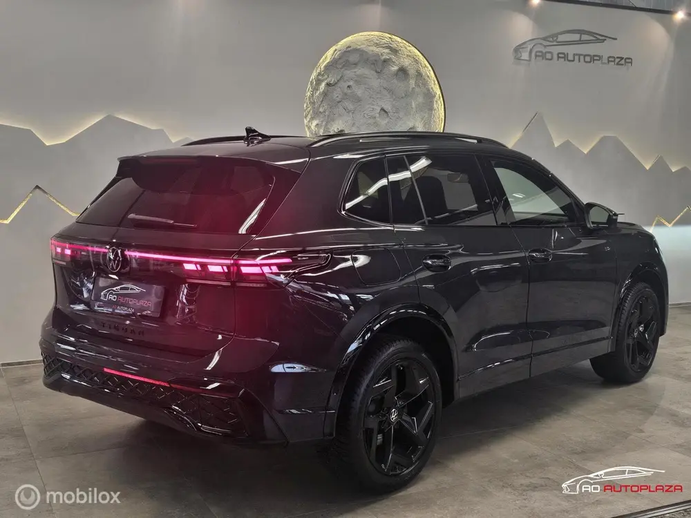 Volkswagen Tiguan 1.5 eHybrid 3x R-Line Panorama/Black Style uit 2024, foto 2