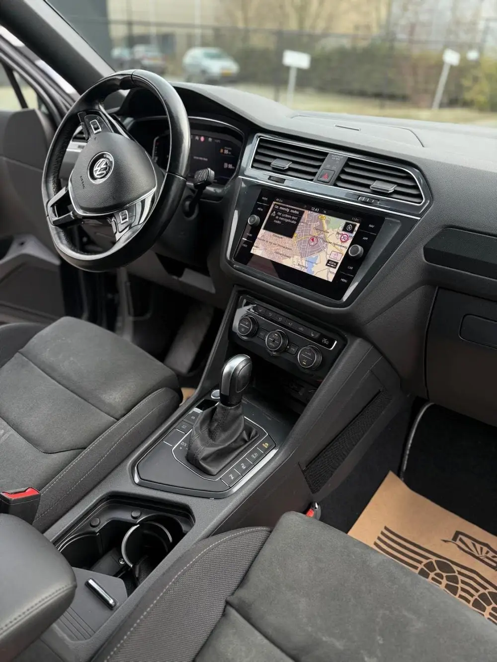 Volkswagen Tiguan Allspace 1.5 TSI Highline Business R RIJKL uit 2020, foto 10