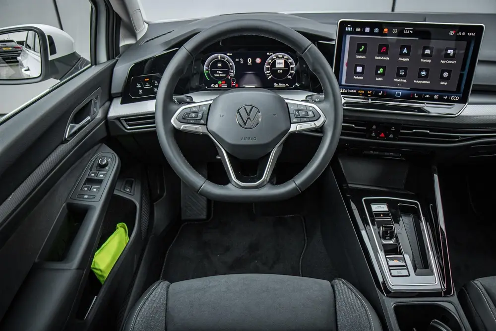 Volkswagen Golf 1.5 eHybrid 204pk DSG Style Edition | Panora uit 2026, foto 19