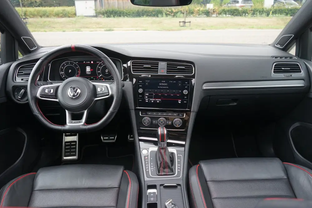 Volkswagen Golf 2.0 TSI GTI TCR 290PK DSG Panodak Akra DCC D uit 2020, foto 10