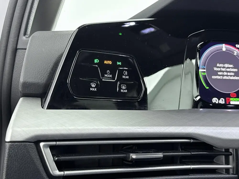Volkswagen Golf 1.5 eHybrid Life Edition 204PK | Apple Carpl uit 2025, foto 16