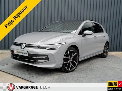 Volkswagen Golf 1.5 eTSI 50 Edition | Panodak | Trekhaak weg uit 2025
