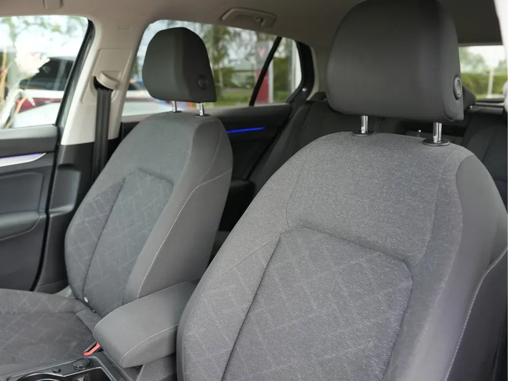 Volkswagen Golf 1.0 TSI Life | Draadloze telefoonlader | Cru uit 2021, foto 10