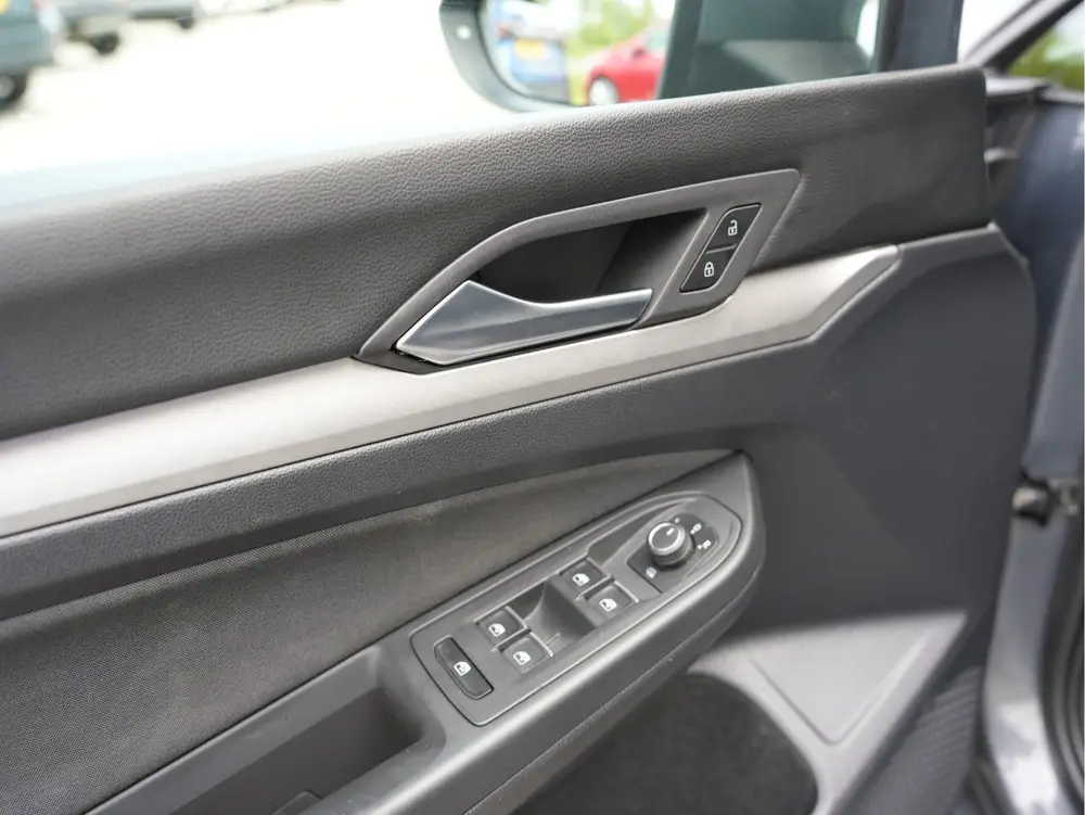 Volkswagen Golf 1.0 TSI Life | Draadloze telefoonlader | Cru uit 2021, foto 12