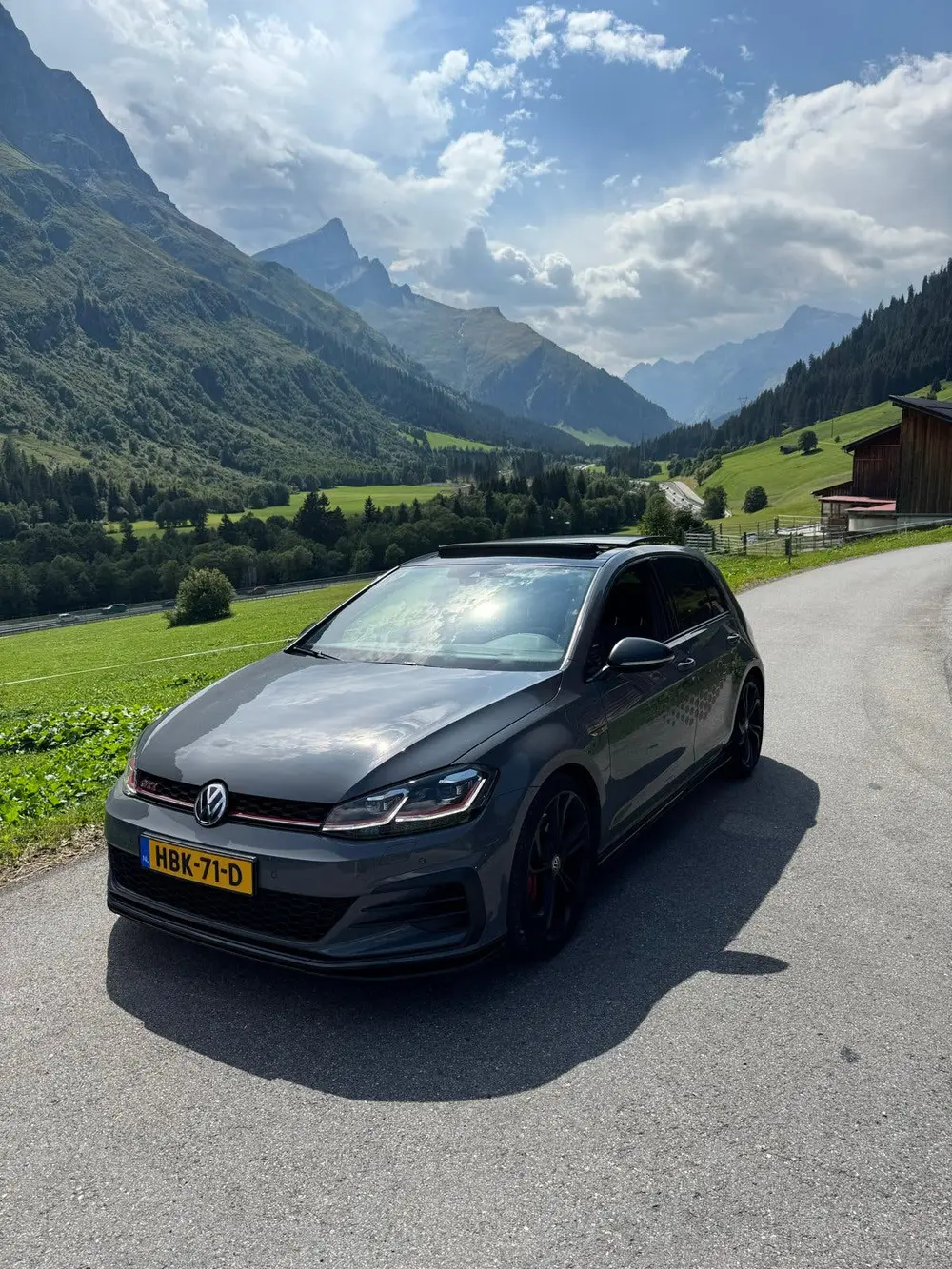 Volkswagen Golf VII Golf 2.0 TSI 290pk 7-DSG 2019 Grijs VOL DCC PANO uit 2019, foto 2