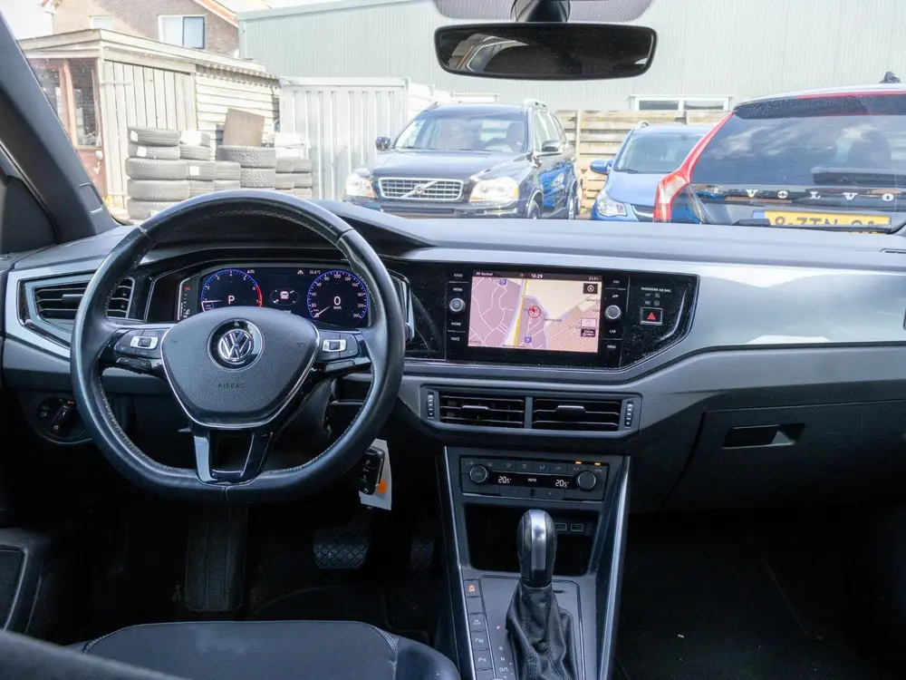 Volkswagen Polo 1.0 TSI Comfortline Business Automaat ACC 16 uit 2020, foto 2
