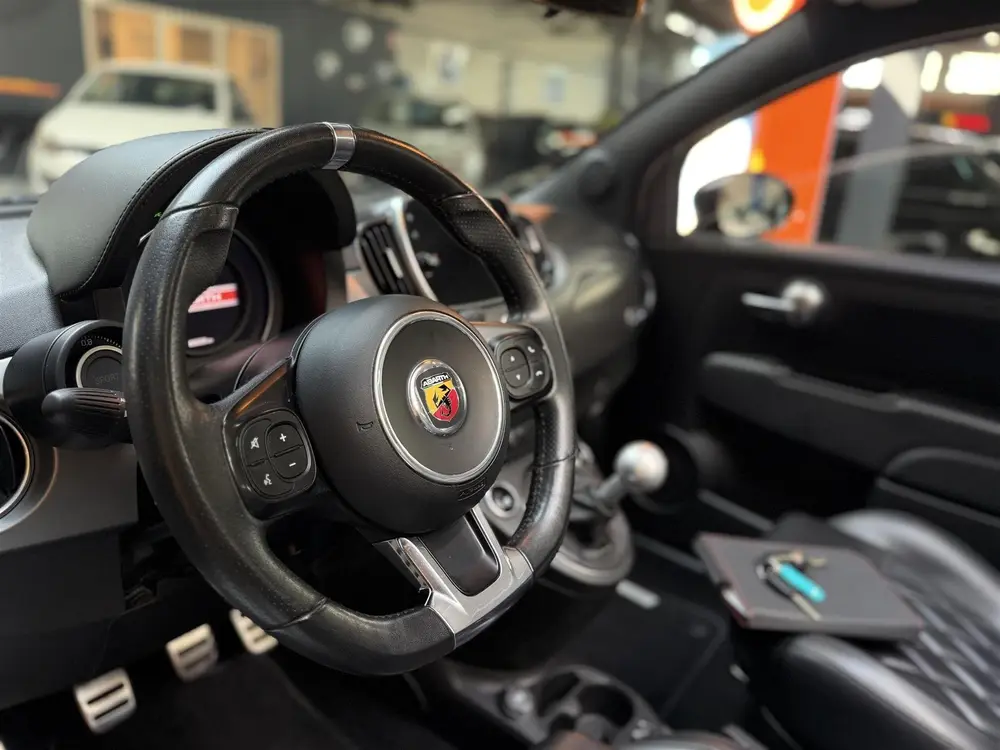 Abarth 595 1.4 T-Jet Abarth Turismo (bj 2021) uit 2021, foto 2