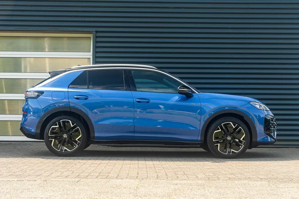 Volkswagen T-Roc 1.5 eTSI 150pk DSG R-Line First Edition | T uit 2026, foto 3