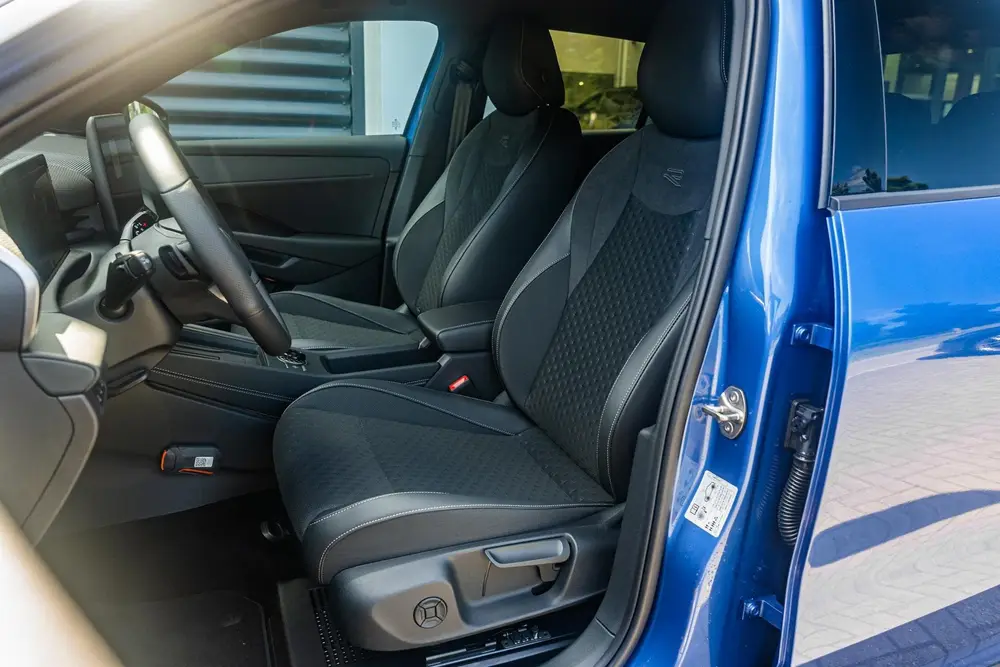 Volkswagen T-Roc 1.5 eTSI 150pk DSG R-Line First Edition | T uit 2026, foto 4