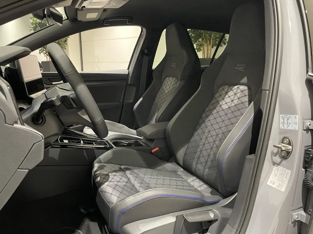 Volkswagen Golf Variant 1.5 eTSI R-Line Edition | EM | Navig uit 2025, foto 16