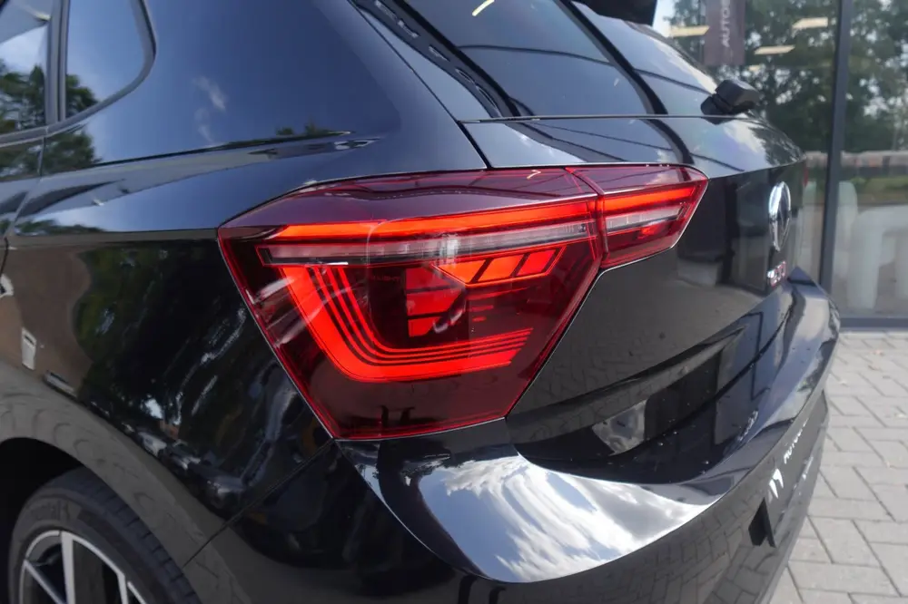 Volkswagen Polo 2.0 TSI GTI PANO KEYLESS BEATS uit 2022, foto 19