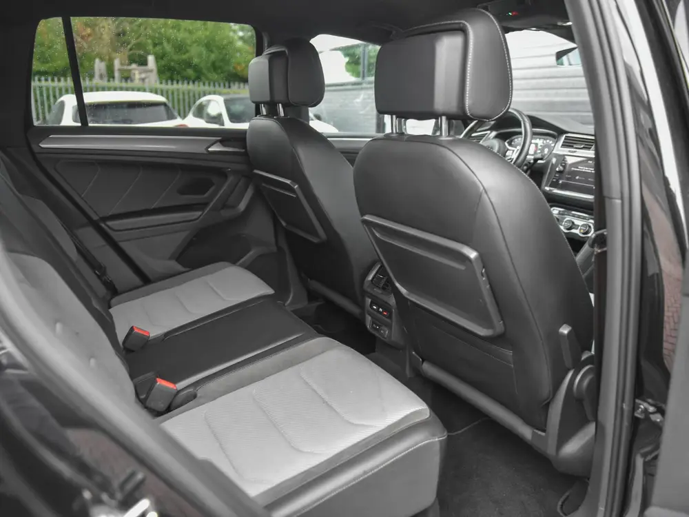 Volkswagen Tiguan 2.0 TSI 4Motion R-Line Back Edition ACC 20 uit 2020, foto 9