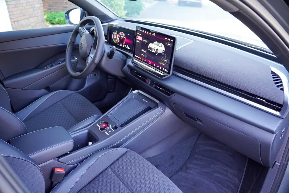 Volkswagen T-Roc R-Line First Edition IQ.light Apple Carplay uit 2026, foto 4