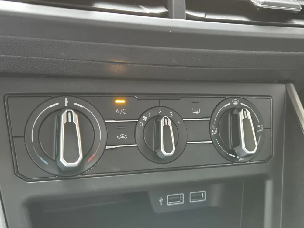 Volkswagen Polo 1.0 Comfortline Business | Airconditioning | Navigatie | Electr. Ramen | Centr. Vergendeling Op Afstand Polo 1.0 Comfortline Business | Airconditioning | uit 2019, foto 17