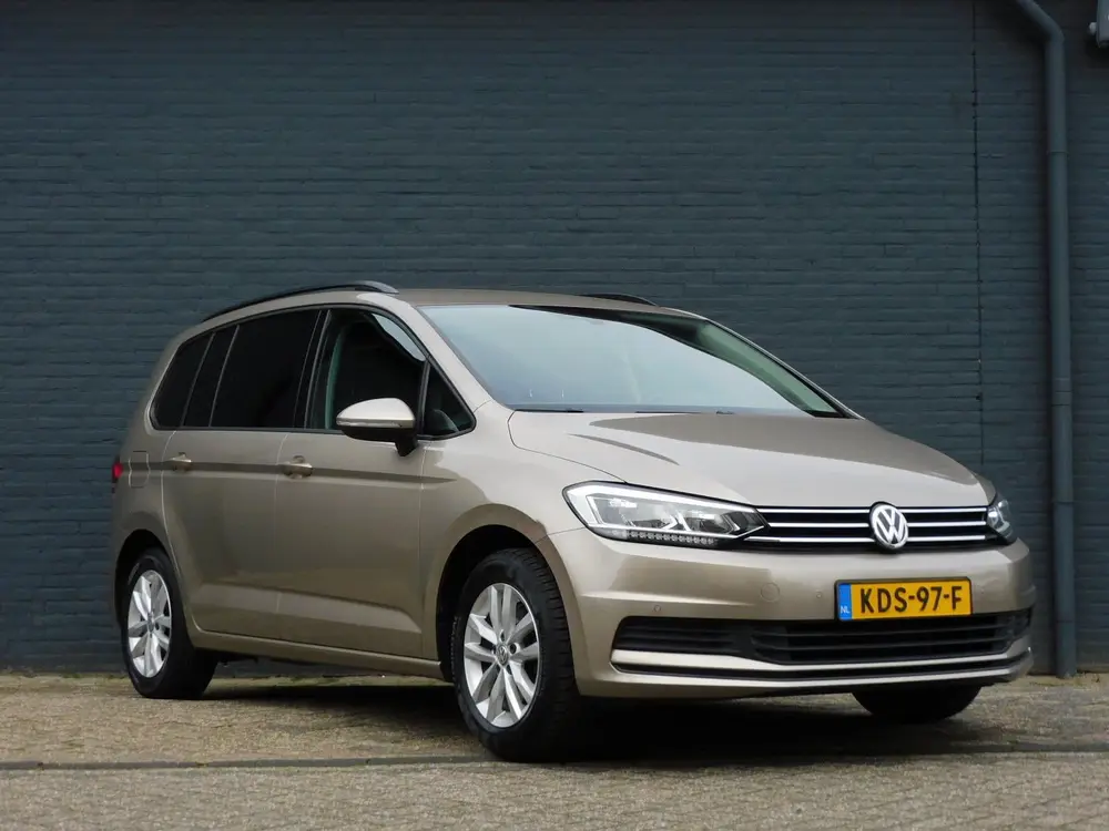 Volkswagen Touran 1.0 TSI Highline Business R 7 PERSOONS! TO uit 2019, foto 2