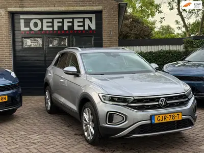 Volkswagen T-Roc 1.5 TSI Style Stuur+stoel verw, Trekhaak uit 2023
