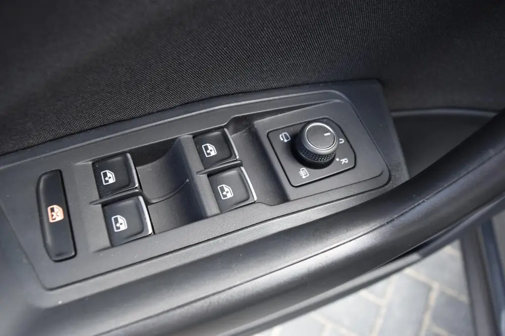 Volkswagen T-Roc 1.5 TSI Style Business van camera el achter uit 2021, foto 9