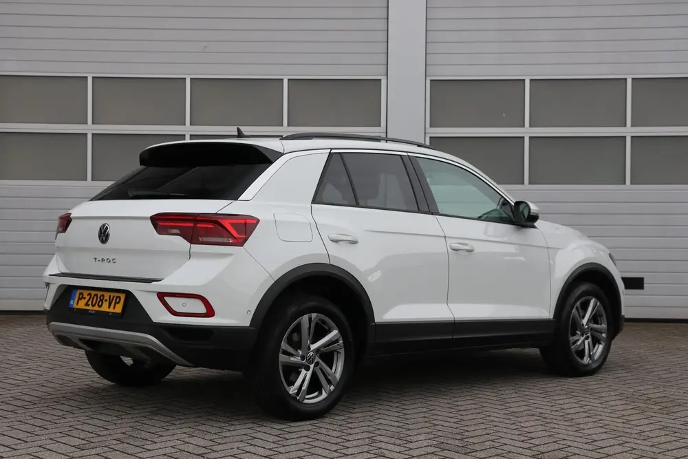 Volkswagen T-Roc 1.0 TSI 110pk Life | Achteruitrijcamera | C uit 2022, foto 2