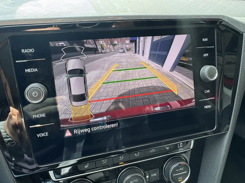 Volkswagen Passat 1.5 TSI Business ACC/CARPLAY/CAMERA uit 2020, foto 10