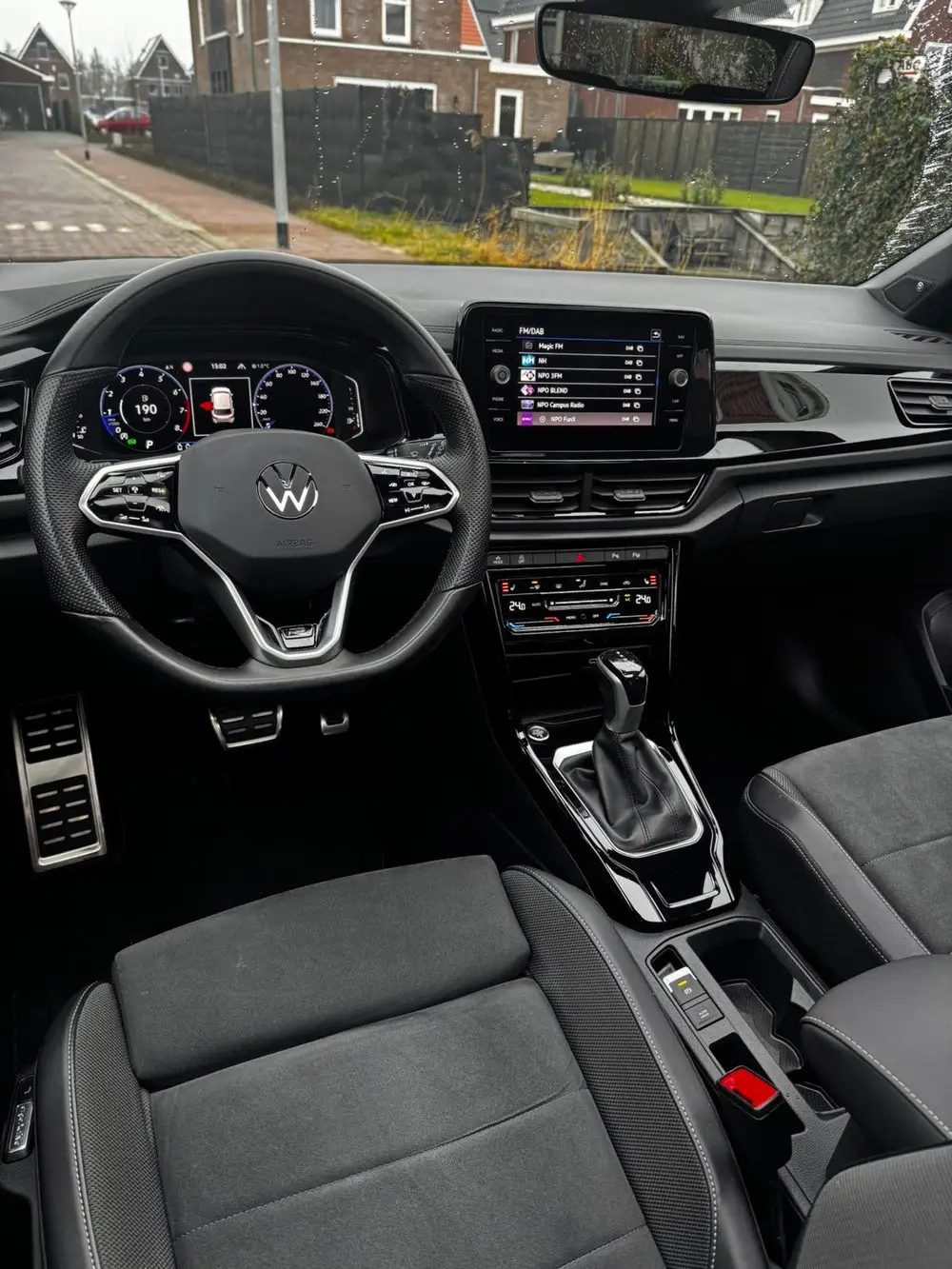 Volkswagen T-Roc 1.5 3xr-line Pano| Keyless| Cam | black uit 2022, foto 2
