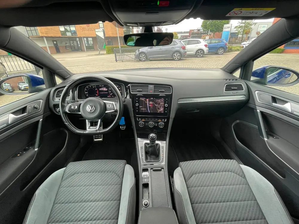Volkswagen Golf Variant 1.5 TSI R-line | R-line interieur en uit 2019, foto 6