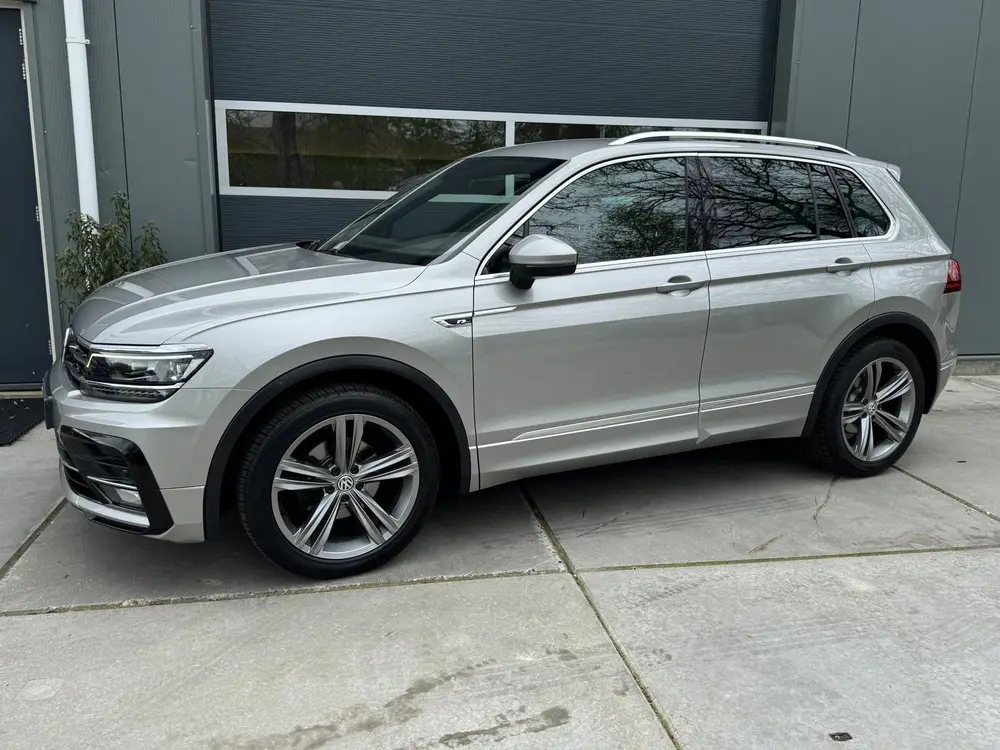 Volkswagen Tiguan 1.5 TSI 150pk DSG ACT Highline Business R uit 2020, foto 2