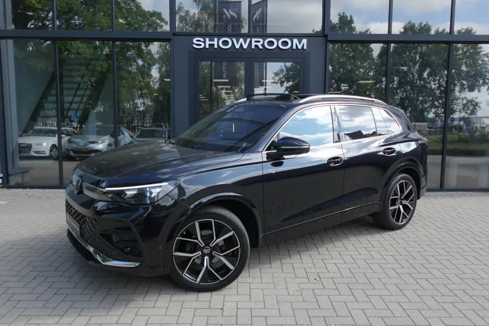 Volkswagen Tiguan 1.5 eTSI R-Line Business PANO KEYLESS H&K uit 2024