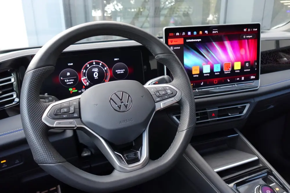 Volkswagen Tiguan 1.5 eTSI R-Line Business PANO KEYLESS H&K uit 2024, foto 3
