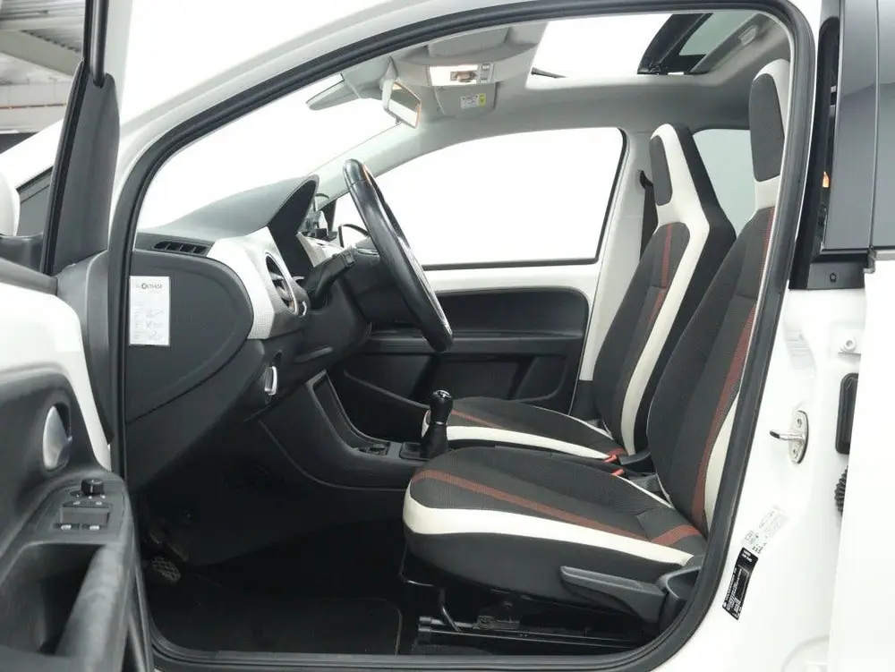 Volkswagen Up! 1.0 BMT high-up! | Panoramadak | Stoelverwarm uit 2019, foto 18