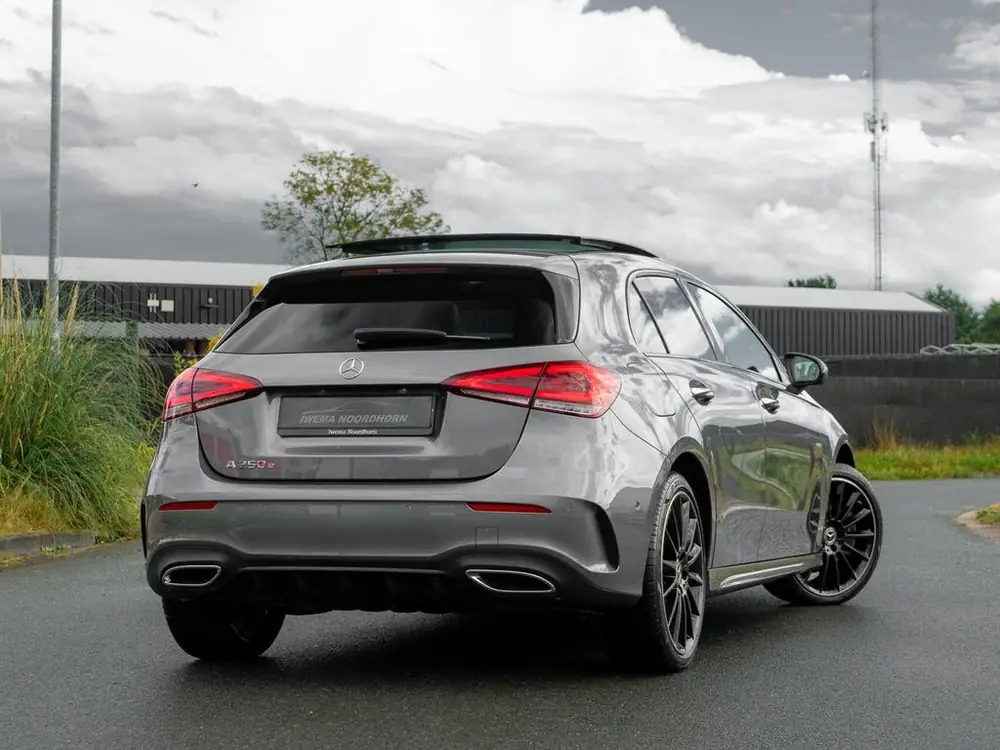 Mercedes-Benz A-Klasse Mercedes A-klasse 250 e AMG Panoramadak|Keyless|Multibeam le uit 2022, foto 2