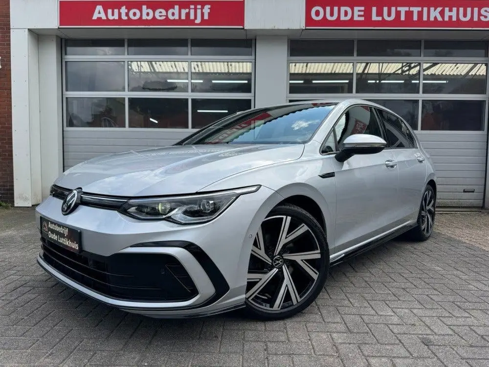 Volkswagen GOLF 1.5 eTSI 150PK DSG R-Line Camera ACC IQ.Ligh uit 2020