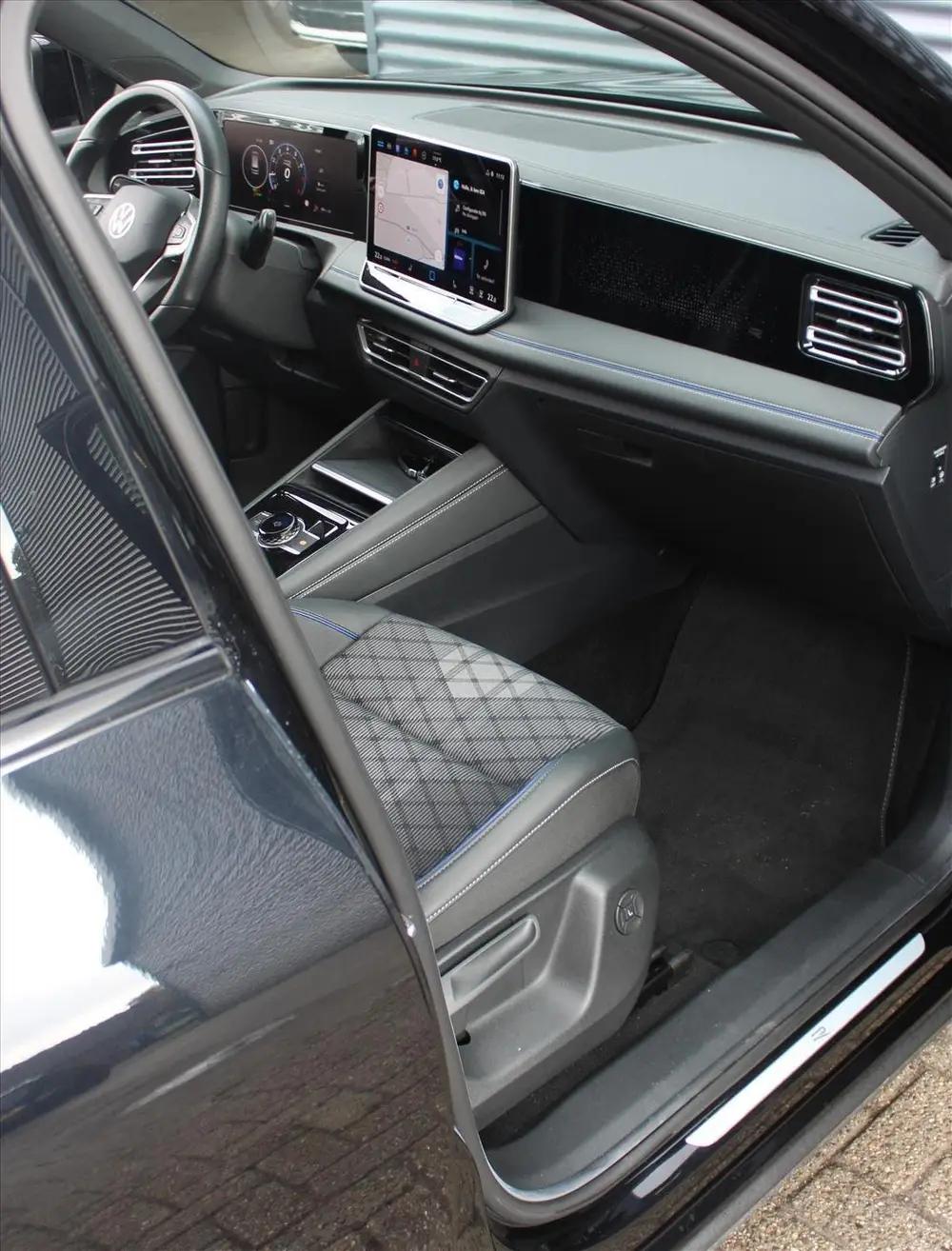 Volkswagen Tiguan 1.5 eTSI 150pk DSG R-Line Black Style uit 2024, foto 18